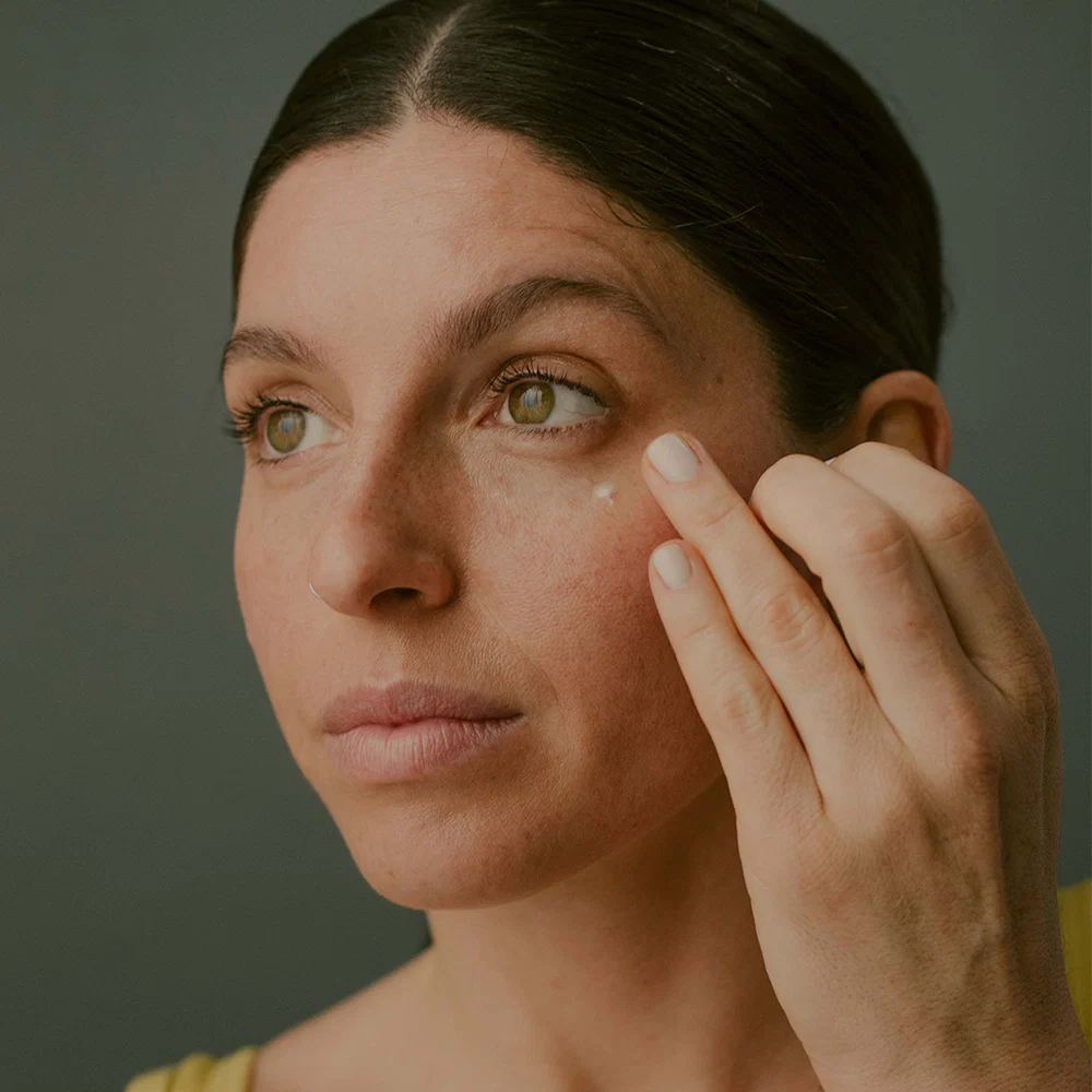 1-008 Contorno de Ojos Reparador - Image 3