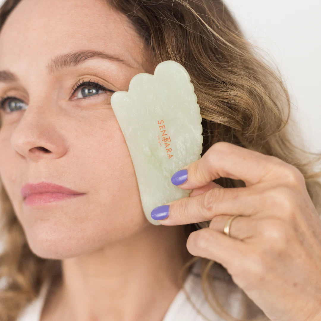 Gua Sha 'Green Jade Heart with Teeth' - Image 2
