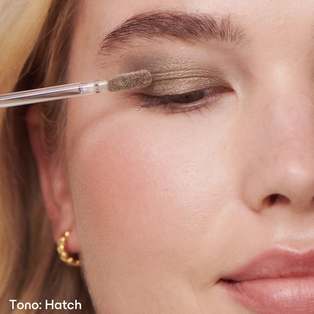 Liquid Powder Chromatic Eye Tint - Image 3